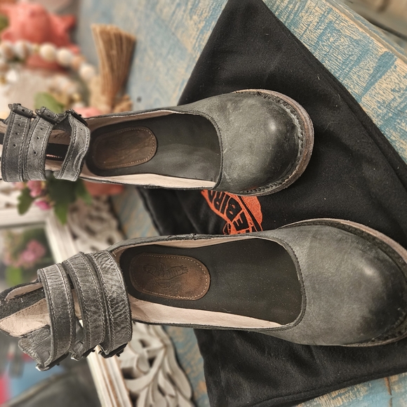 Women's Black Leather Shoes - Picture 2 of 7